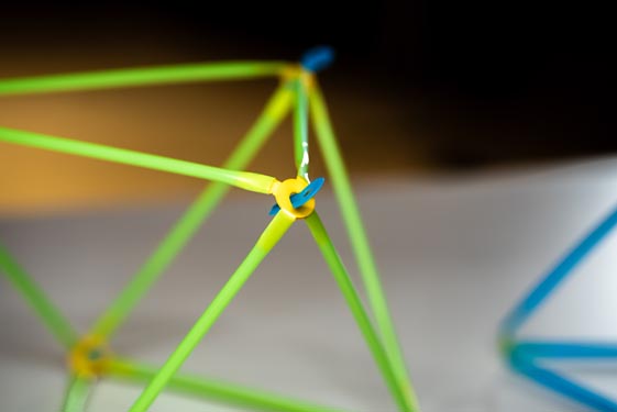 Arquitectura en miniatura: creem estructures amb Strawbees